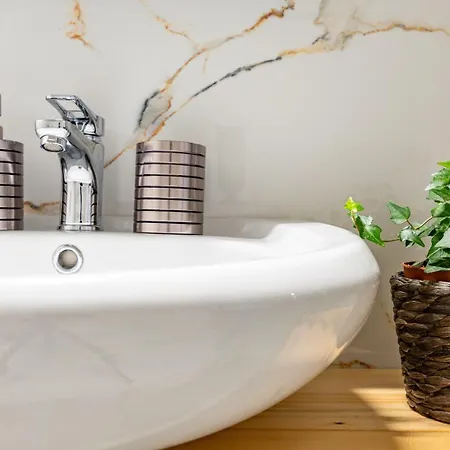 Apartment Domus Aqua Alexandrina By Rentbeat Rome