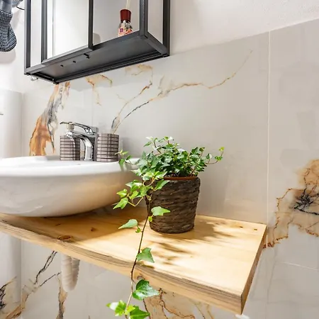 Domus Aqua Alexandrina By Rentbeat Apartment